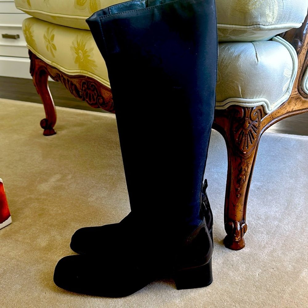 Donald J Pliner Sz 8N great pair of boots dress up or down- perfect heel height